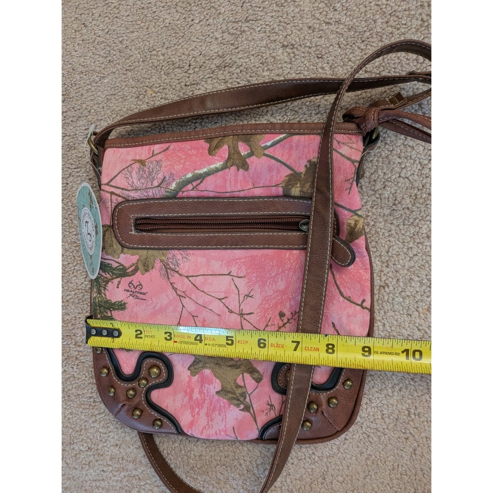 Realtree Xtra Colors Pink Camo Crossbody Bag Studded Trim NWT - Picture 10 of 11